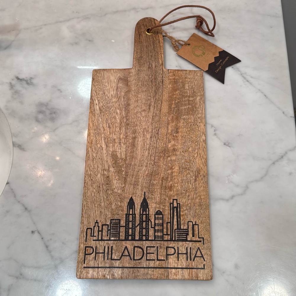 NWT Casa Decor “Philadelphia” Wooden Cutting Board